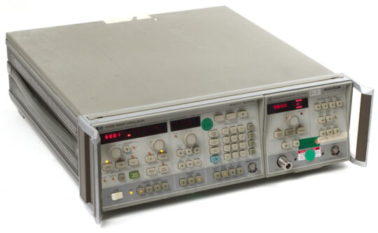 HP 8350B Sweep Oscillator with HP 83522A RF Plug-in