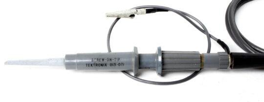 Tektronix P6006 with Screw On Grabber Tip